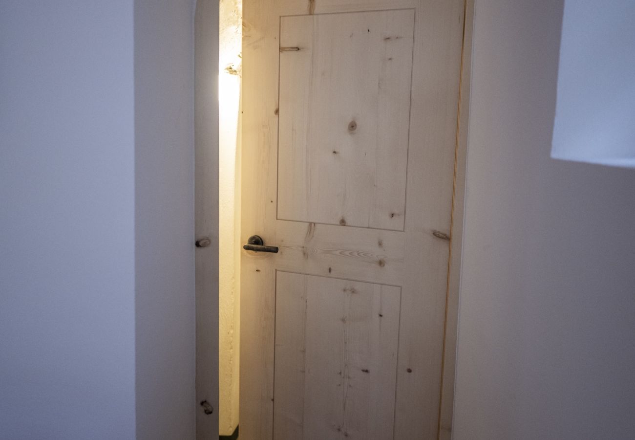 Ferienwohnung in Tarasp - Suot Chastè Tarasp - Authentisches Engadiner Haus mit 6.5-Zimmer am Fusse des Schloss Tarasp