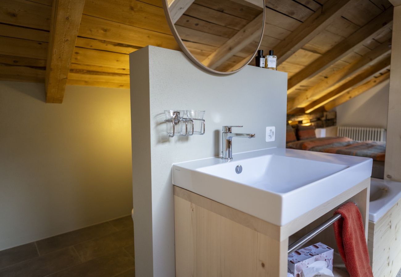 Ferienwohnung in Tarasp - Suot Chastè Tarasp - Authentisches Engadiner Haus mit 6.5-Zimmer am Fusse des Schloss Tarasp