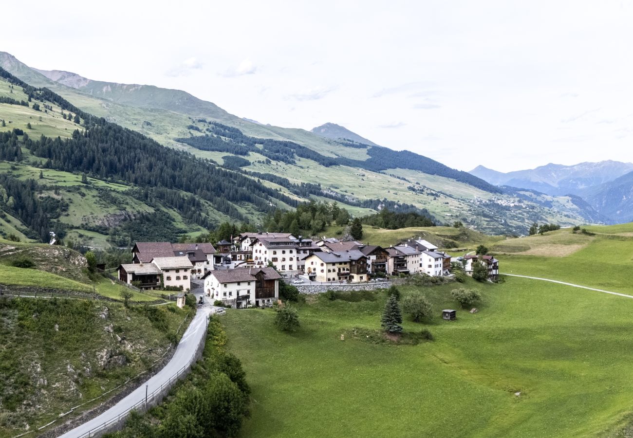 Ferienwohnung in Tarasp - Suot Chastè Tarasp - Authentisches Engadiner Haus mit 6.5-Zimmer am Fusse des Schloss Tarasp
