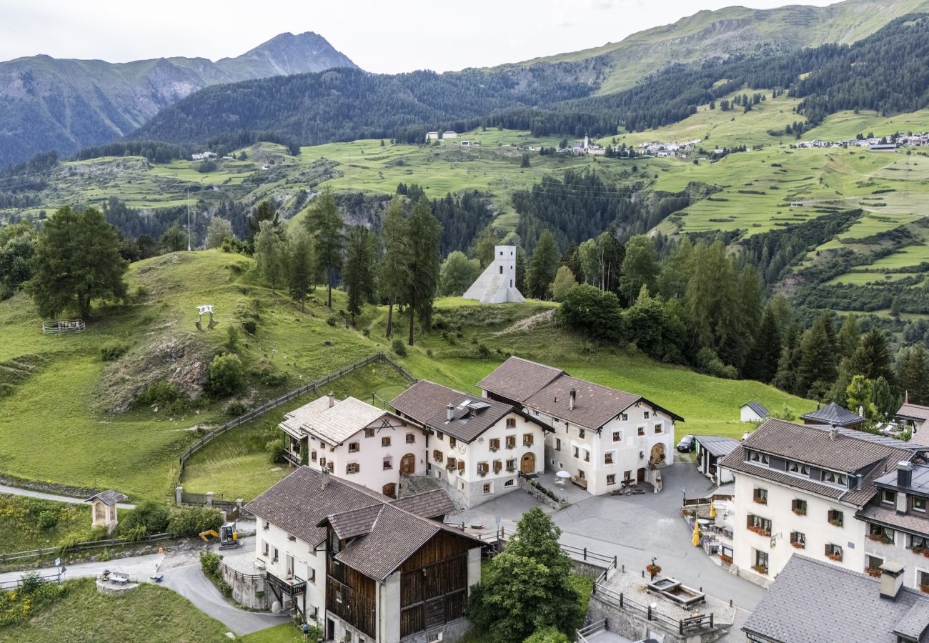 Ferienwohnung in Tarasp - Suot Chastè Tarasp - Authentisches Engadiner Haus mit 6.5-Zimmer am Fusse des Schloss Tarasp