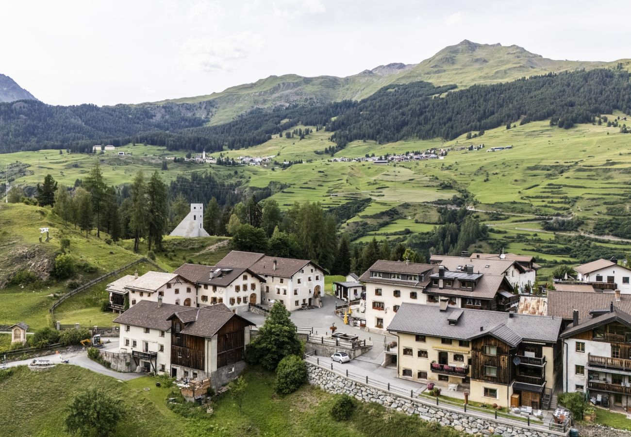 Ferienwohnung in Tarasp - Suot Chastè Tarasp - Authentisches Engadiner Haus mit 6.5-Zimmer am Fusse des Schloss Tarasp
