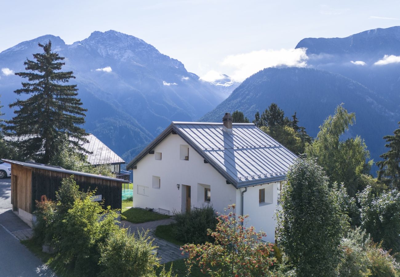 Ferienwohnung in Sent - CHASA ARQUINT EG - Ideal gelegene, gemütliche 2.5 Zimmerwohnung mit Aussicht im Sent