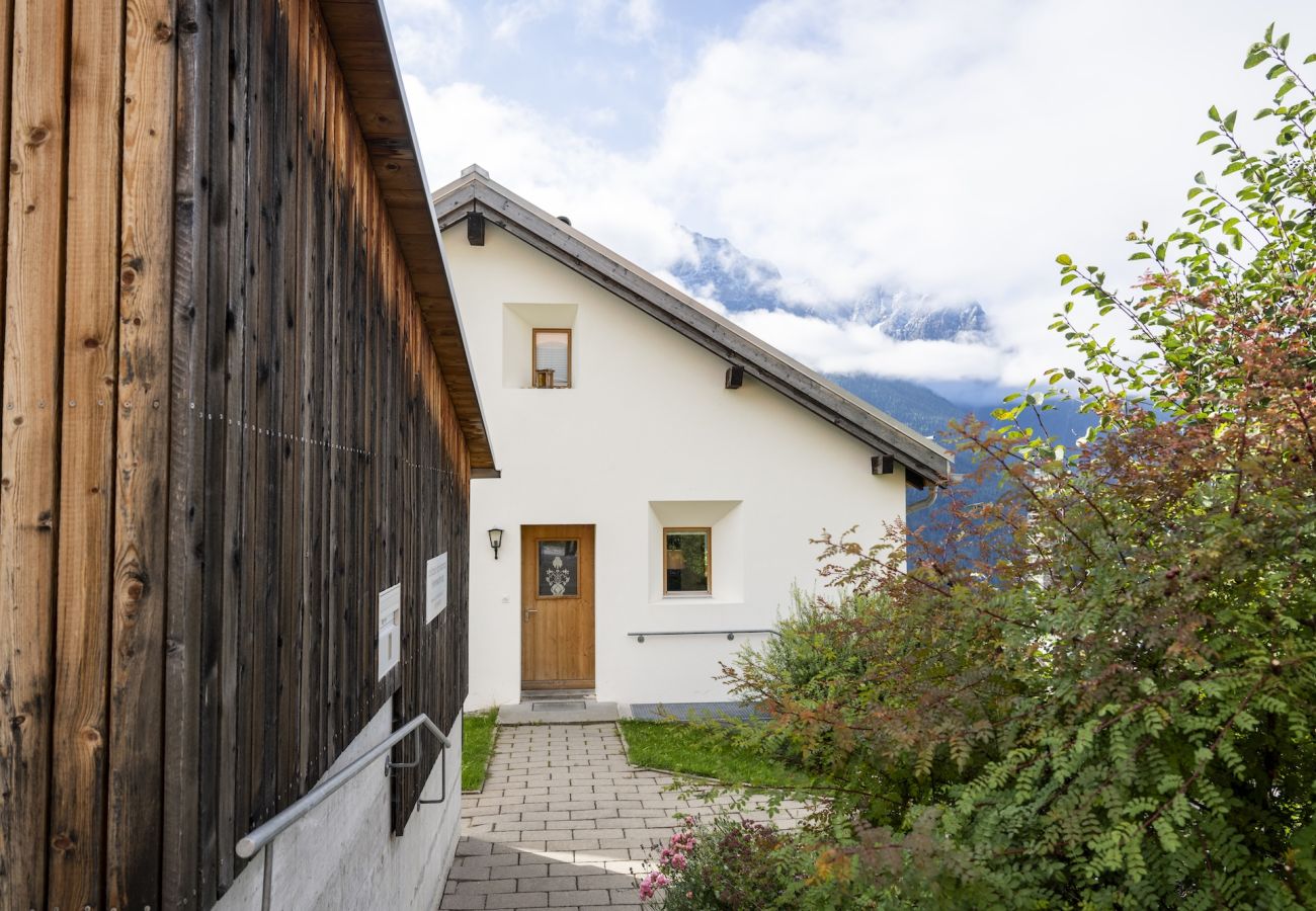 Ferienwohnung in Sent - CHASA ARQUINT OG - Ideal gelegene, gemütliche 3 Zimmerwohnung mit Aussicht im Sent