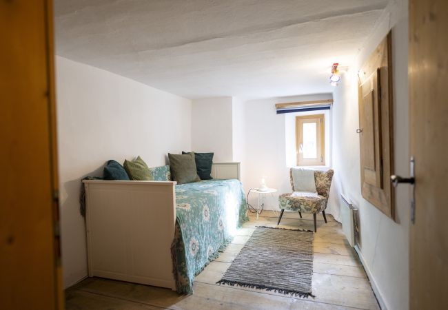 Ferienhaus in Scuol - San Geer Sains: Charmantes 5.5-Zimmer-Haus im alten Dorfteil von Scuol Ferienhaus in Scuol - San Geer Sains: Charmantes 5.5-Zimmer-Haus im alten Dorfteil von Scuol