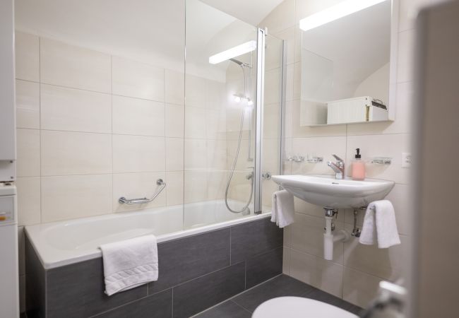 Ferienhaus in Scuol - San Geer Sains: Charmantes 5.5-Zimmer-Haus im alten Dorfteil von Scuol Ferienhaus in Scuol - San Geer Sains: Charmantes 5.5-Zimmer-Haus im alten Dorfteil von Scuol