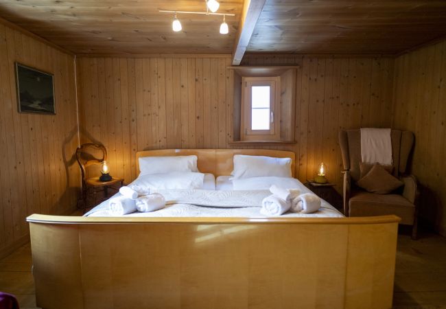 Ferienhaus in Scuol - San Geer Sains: Charmantes 5.5-Zimmer-Haus im alten Dorfteil von Scuol Ferienhaus in Scuol - San Geer Sains: Charmantes 5.5-Zimmer-Haus im alten Dorfteil von Scuol