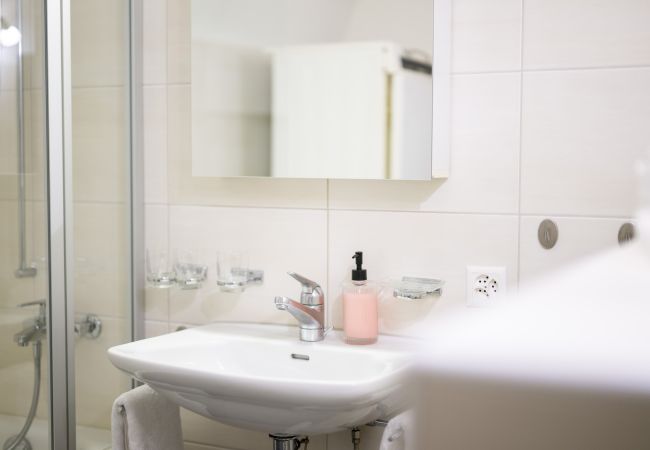 Ferienhaus in Scuol - San Geer Sains: Charmantes 5.5-Zimmer-Haus im alten Dorfteil von Scuol Ferienhaus in Scuol - San Geer Sains: Charmantes 5.5-Zimmer-Haus im alten Dorfteil von Scuol