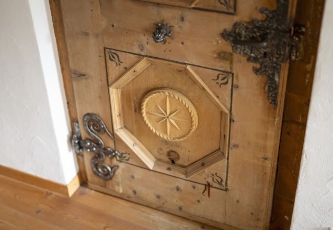 Ferienhaus in Scuol - San Geer Sains: Charmantes 5.5-Zimmer-Haus im alten Dorfteil von Scuol Ferienhaus in Scuol - San Geer Sains: Charmantes 5.5-Zimmer-Haus im alten Dorfteil von Scuol