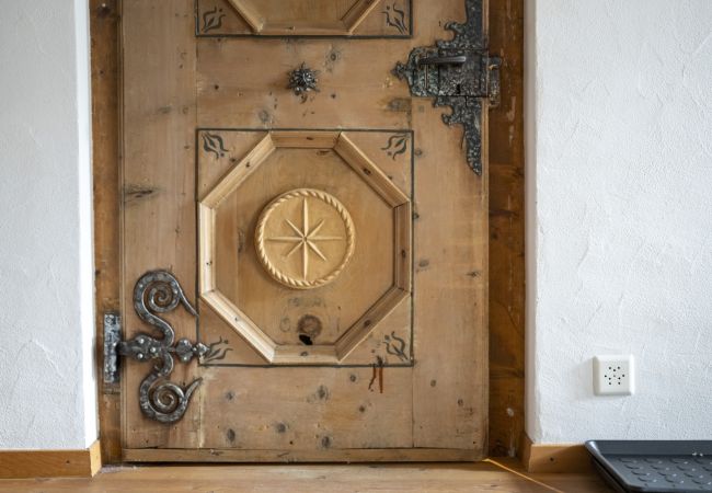 Ferienhaus in Scuol - San Geer Sains: Charmantes 5.5-Zimmer-Haus im alten Dorfteil von Scuol Ferienhaus in Scuol - San Geer Sains: Charmantes 5.5-Zimmer-Haus im alten Dorfteil von Scuol