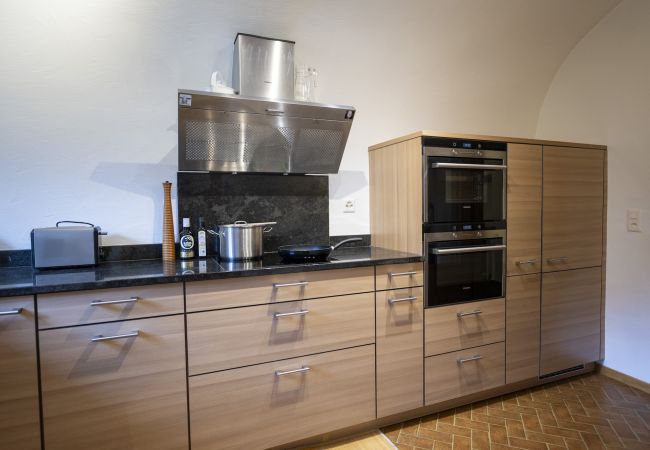 Ferienhaus in Scuol - San Geer Sains: Charmantes 5.5-Zimmer-Haus im alten Dorfteil von Scuol Ferienhaus in Scuol - San Geer Sains: Charmantes 5.5-Zimmer-Haus im alten Dorfteil von Scuol
