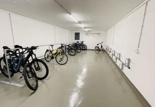 Ferienwohnung in Scuol - Brentschpark Nr. 73: Grosszügige und helle 3.5-Zimmerwohnung im ruhig gelegenem Brentschpark Ferienwohnung in Scuol - Brentschpark Nr. 73: Grosszügige und helle 3.5-Zimmerwohnung im ruhig gelegenem Brentschpark