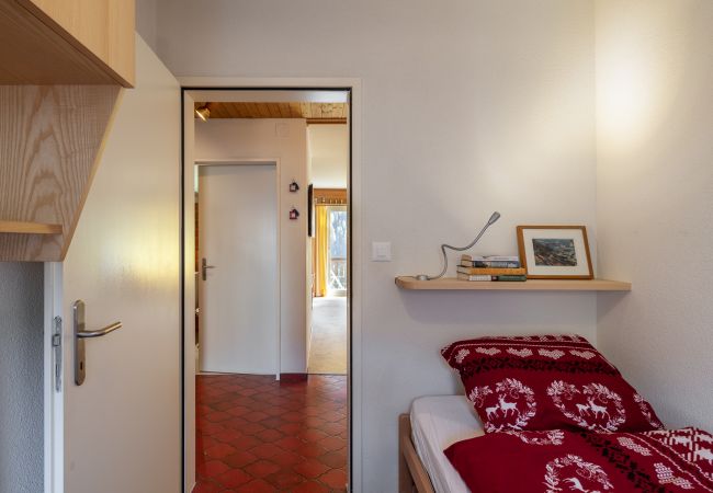 Ferienwohnung in Scuol - Brentschpark Nr. 73: Grosszügige und helle 3.5-Zimmerwohnung im ruhig gelegenem Brentschpark Ferienwohnung in Scuol - Brentschpark Nr. 73: Grosszügige und helle 3.5-Zimmerwohnung im ruhig gelegenem Brentschpark