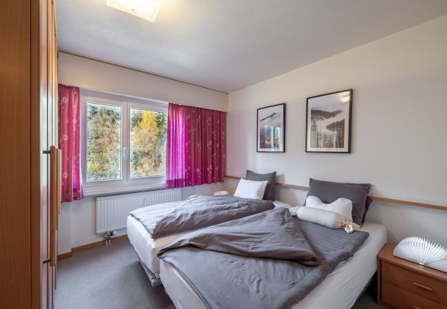 Ferienwohnung in Scuol - Brentschpark Nr. 73: Grosszügige und helle 3.5-Zimmerwohnung im ruhig gelegenem Brentschpark Ferienwohnung in Scuol - Brentschpark Nr. 73: Grosszügige und helle 3.5-Zimmerwohnung im ruhig gelegenem Brentschpark