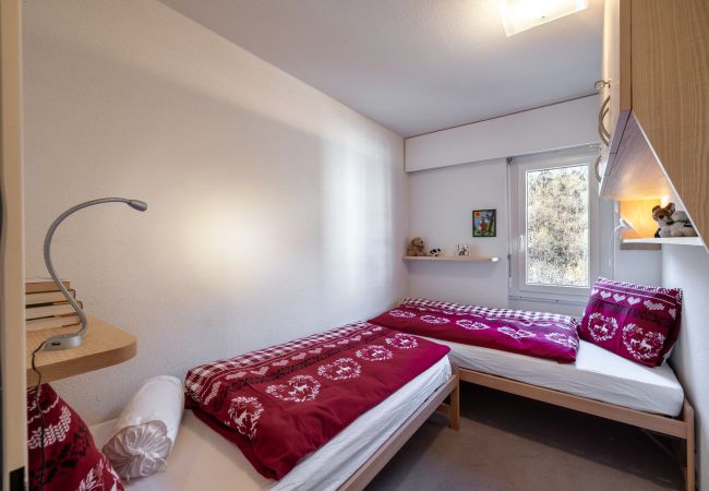 Ferienwohnung in Scuol - Brentschpark Nr. 73: Grosszügige und helle 3.5-Zimmerwohnung im ruhig gelegenem Brentschpark Ferienwohnung in Scuol - Brentschpark Nr. 73: Grosszügige und helle 3.5-Zimmerwohnung im ruhig gelegenem Brentschpark