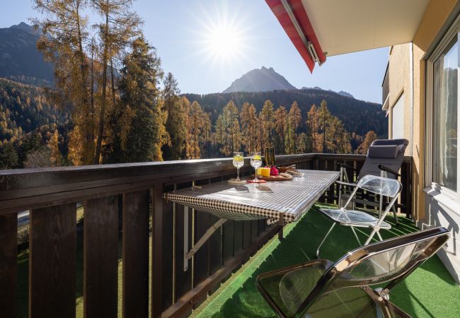 Ferienwohnung in Scuol - Brentschpark Nr. 73: Grosszügige und helle 3.5-Zimmerwohnung im ruhig gelegenem Brentschpark Ferienwohnung in Scuol - Brentschpark Nr. 73: Grosszügige und helle 3.5-Zimmerwohnung im ruhig gelegenem Brentschpark
