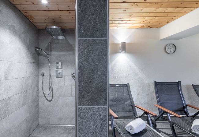 Ferienwohnung in Scuol - Brentschpark Nr. 73: Grosszügige und helle 3.5-Zimmerwohnung im ruhig gelegenem Brentschpark Ferienwohnung in Scuol - Brentschpark Nr. 73: Grosszügige und helle 3.5-Zimmerwohnung im ruhig gelegenem Brentschpark