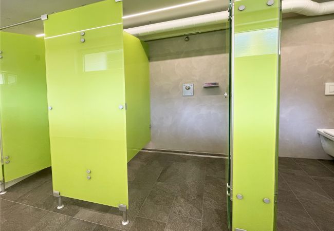 Ferienwohnung in Scuol - Brentschpark Nr. 73: Grosszügige und helle 3.5-Zimmerwohnung im ruhig gelegenem Brentschpark Ferienwohnung in Scuol - Brentschpark Nr. 73: Grosszügige und helle 3.5-Zimmerwohnung im ruhig gelegenem Brentschpark