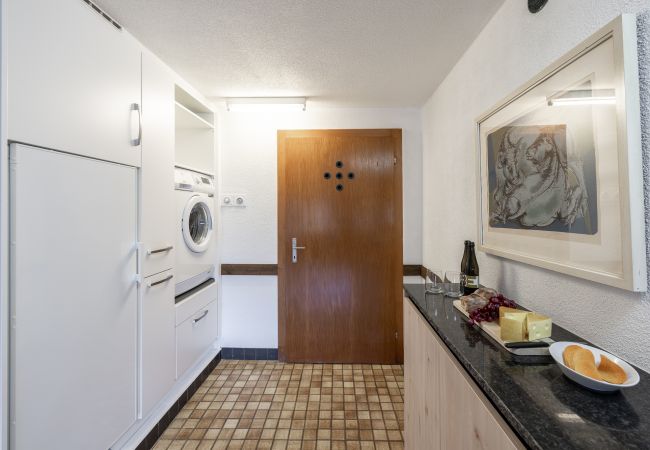 Ferienwohnung in Vnà - Chasa Moffa: Grosszügige 5.5-Zimmer Wohnung in Vnà mit Panoramaaussicht und eigener Sauna Ferienwohnung in Vnà - Chasa Moffa: Grosszügige 5.5-Zimmer Wohnung in Vnà mit Panoramaaussicht und eigener Sauna