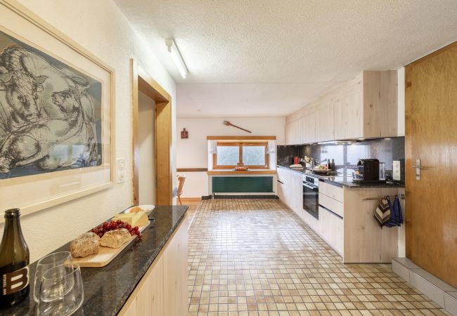 Ferienwohnung in Vnà - Chasa Moffa: Grosszügige 5.5-Zimmer Wohnung in Vnà mit Panoramaaussicht und eigener Sauna Ferienwohnung in Vnà - Chasa Moffa: Grosszügige 5.5-Zimmer Wohnung in Vnà mit Panoramaaussicht und eigener Sauna