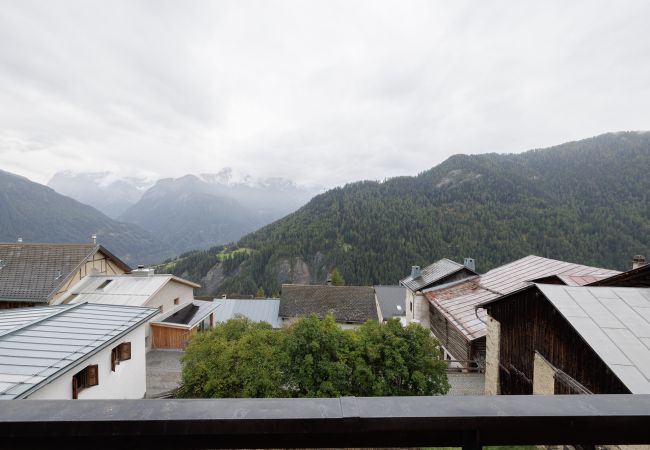 Ferienwohnung in Vnà - Chasa Moffa: Grosszügige 5.5-Zimmer Wohnung in Vnà mit Panoramaaussicht und eigener Sauna Ferienwohnung in Vnà - Chasa Moffa: Grosszügige 5.5-Zimmer Wohnung in Vnà mit Panoramaaussicht und eigener Sauna