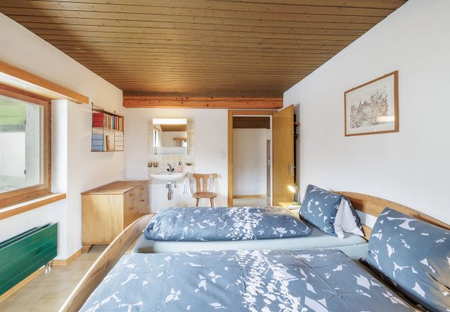 Ferienwohnung in Vnà - Chasa Moffa: Grosszügige 5.5-Zimmer Wohnung in Vnà mit Panoramaaussicht und eigener Sauna Ferienwohnung in Vnà - Chasa Moffa: Grosszügige 5.5-Zimmer Wohnung in Vnà mit Panoramaaussicht und eigener Sauna