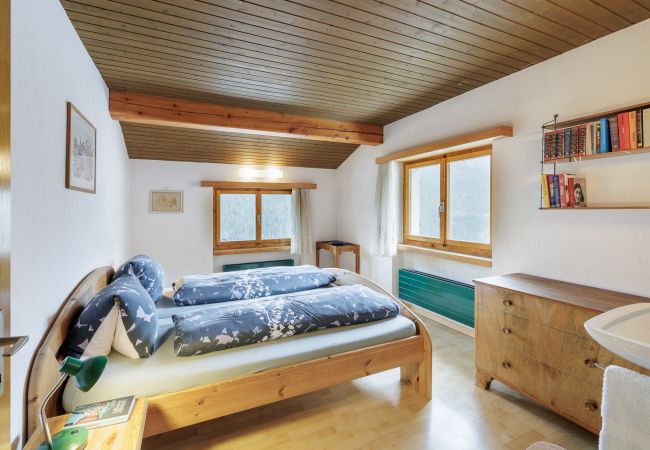 Ferienwohnung in Vnà - Chasa Moffa: Grosszügige 5.5-Zimmer Wohnung in Vnà mit Panoramaaussicht und eigener Sauna Ferienwohnung in Vnà - Chasa Moffa: Grosszügige 5.5-Zimmer Wohnung in Vnà mit Panoramaaussicht und eigener Sauna