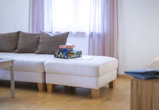 Ferienwohnung in Scuol - Chasa Serras Reitberger: 3.5-Zimmerwohnung bei Loipe & Skibushaltestelle Ferienwohnung in Scuol - Chasa Serras Reitberger: 3.5-Zimmerwohnung bei Loipe & Skibushaltestelle