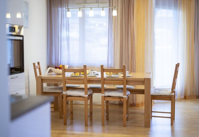 Ferienwohnung in Scuol - Chasa Serras Reitberger: 3.5-Zimmerwohnung bei Loipe & Skibushaltestelle Ferienwohnung in Scuol - Chasa Serras Reitberger: 3.5-Zimmerwohnung bei Loipe & Skibushaltestelle