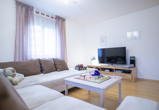 Ferienwohnung in Scuol - Chasa Serras Reitberger: 3.5-Zimmerwohnung bei Loipe & Skibushaltestelle Ferienwohnung in Scuol - Chasa Serras Reitberger: 3.5-Zimmerwohnung bei Loipe & Skibushaltestelle