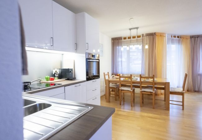 Ferienwohnung in Scuol - Chasa Serras Reitberger: 3.5-Zimmerwohnung bei Loipe & Skibushaltestelle Ferienwohnung in Scuol - Chasa Serras Reitberger: 3.5-Zimmerwohnung bei Loipe & Skibushaltestelle