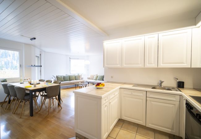 Ferienwohnung in Scuol - Chasa Serras - Abderhalden: Ideal gelegene, gemütliche 3.5 Zimmerwohnung Ferienwohnung in Scuol - Chasa Serras - Abderhalden: Ideal gelegene, gemütliche 3.5 Zimmerwohnung