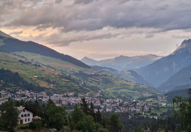 Studio in Vulpera - Valluns Studio 5306: Charmantes 1,5-Zimmer-Refugium mit Blick auf das atemberaubende Tal Studio in Vulpera - Valluns Studio 5306: Charmantes 1,5-Zimmer-Refugium mit Blick auf das atemberaubende Tal