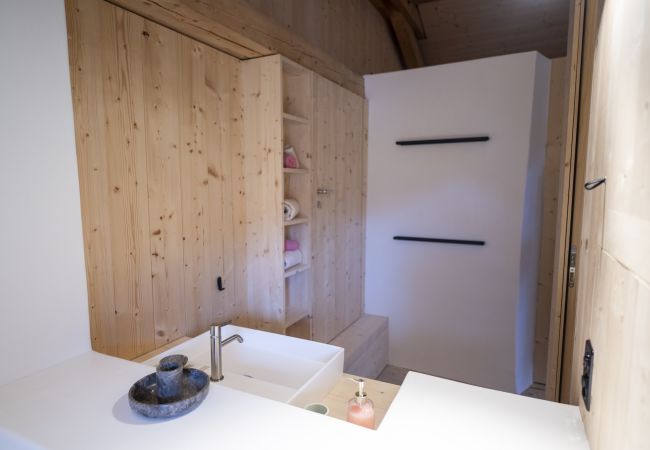 Ferienwohnung in Tarasp - Chasa Chaposch – Tradition trifft Komfort in einem exklusiv renovierten Engadinerhaus Ferienwohnung in Tarasp - Chasa Chaposch – Tradition trifft Komfort in einem exklusiv renovierten Engadinerhaus