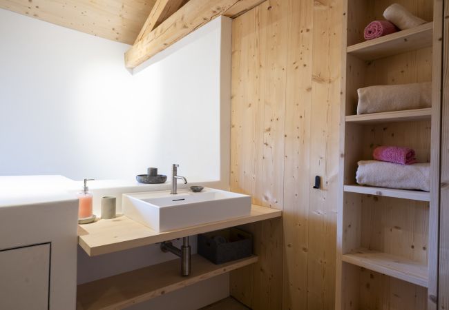 Ferienwohnung in Tarasp - Chasa Chaposch – Tradition trifft Komfort in einem exklusiv renovierten Engadinerhaus Ferienwohnung in Tarasp - Chasa Chaposch – Tradition trifft Komfort in einem exklusiv renovierten Engadinerhaus
