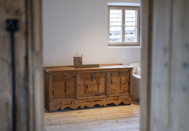 Ferienwohnung in Tarasp - Chasa Chaposch – Tradition trifft Komfort in einem exklusiv renovierten Engadinerhaus Ferienwohnung in Tarasp - Chasa Chaposch – Tradition trifft Komfort in einem exklusiv renovierten Engadinerhaus