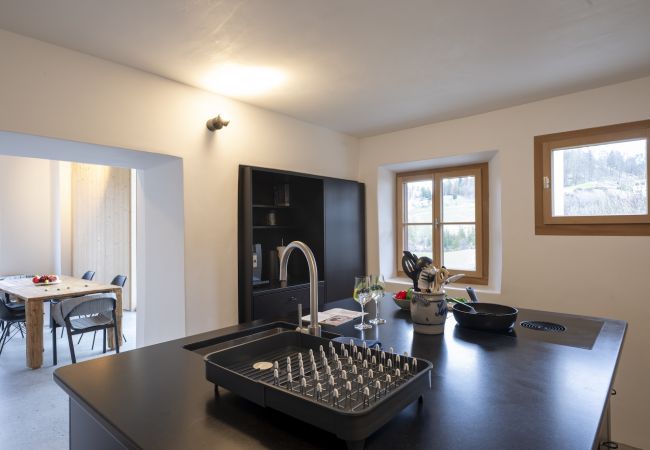 Ferienwohnung in Tarasp - Chasa Chaposch – Tradition trifft Komfort in einem exklusiv renovierten Engadinerhaus Ferienwohnung in Tarasp - Chasa Chaposch – Tradition trifft Komfort in einem exklusiv renovierten Engadinerhaus
