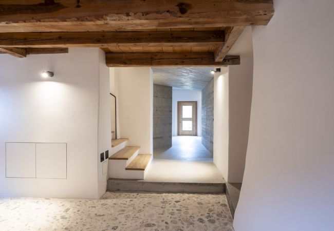 Ferienwohnung in Tarasp - Chasa Chaposch – Tradition trifft Komfort in einem exklusiv renovierten Engadinerhaus Ferienwohnung in Tarasp - Chasa Chaposch – Tradition trifft Komfort in einem exklusiv renovierten Engadinerhaus