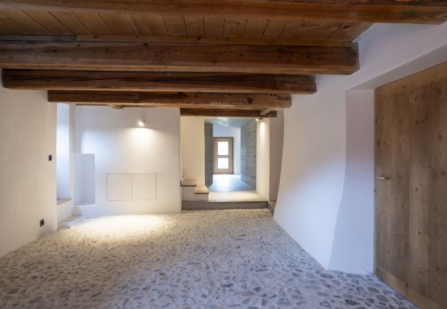 Ferienwohnung in Tarasp - Chasa Chaposch – Tradition trifft Komfort in einem exklusiv renovierten Engadinerhaus Ferienwohnung in Tarasp - Chasa Chaposch – Tradition trifft Komfort in einem exklusiv renovierten Engadinerhaus