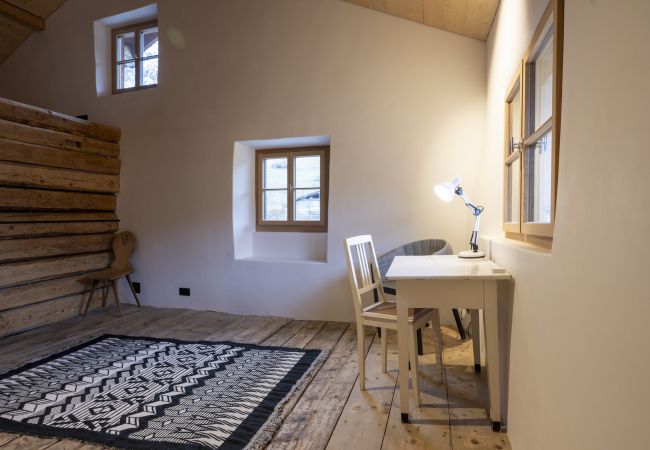 Ferienwohnung in Tarasp - Chasa Chaposch – Tradition trifft Komfort in einem exklusiv renovierten Engadinerhaus Ferienwohnung in Tarasp - Chasa Chaposch – Tradition trifft Komfort in einem exklusiv renovierten Engadinerhaus