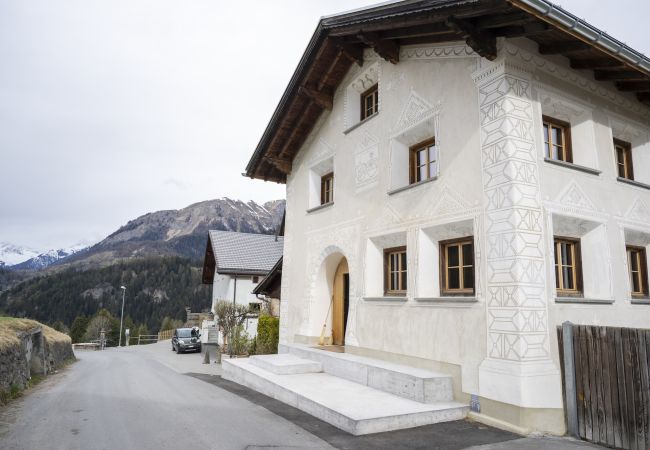 Ferienwohnung in Tarasp - Chasa Chaposch – Tradition trifft Komfort in einem exklusiv renovierten Engadinerhaus Ferienwohnung in Tarasp - Chasa Chaposch – Tradition trifft Komfort in einem exklusiv renovierten Engadinerhaus