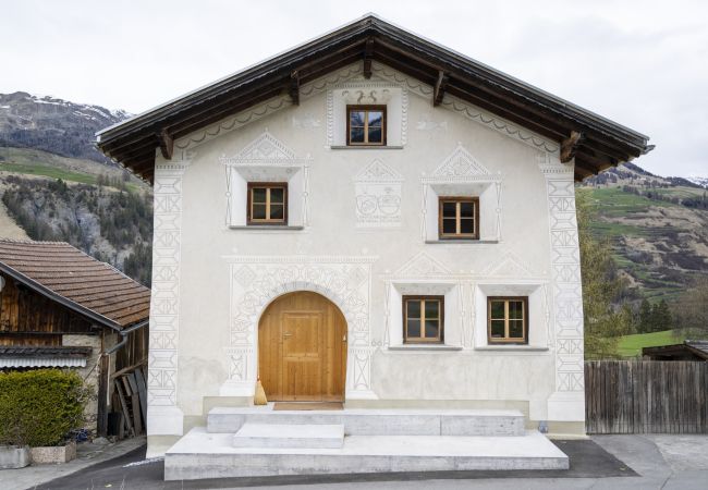 Ferienwohnung in Tarasp - Chasa Chaposch – Tradition trifft Komfort in einem exklusiv renovierten Engadinerhaus Ferienwohnung in Tarasp - Chasa Chaposch – Tradition trifft Komfort in einem exklusiv renovierten Engadinerhaus