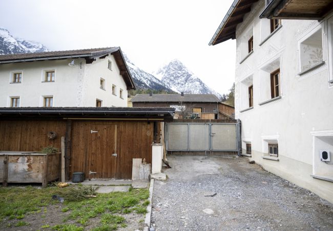 Ferienwohnung in Tarasp - Chasa Chaposch – Tradition trifft Komfort in einem exklusiv renovierten Engadinerhaus Ferienwohnung in Tarasp - Chasa Chaposch – Tradition trifft Komfort in einem exklusiv renovierten Engadinerhaus