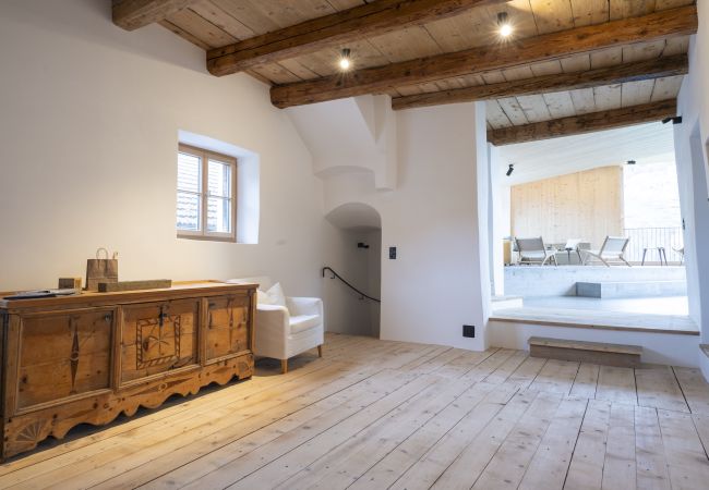 Ferienwohnung in Tarasp - Chasa Chaposch – Tradition trifft Komfort in einem exklusiv renovierten Engadinerhaus Ferienwohnung in Tarasp - Chasa Chaposch – Tradition trifft Komfort in einem exklusiv renovierten Engadinerhaus