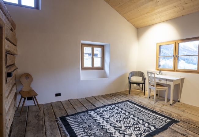 Ferienwohnung in Tarasp - Chasa Chaposch – Tradition trifft Komfort in einem exklusiv renovierten Engadinerhaus Ferienwohnung in Tarasp - Chasa Chaposch – Tradition trifft Komfort in einem exklusiv renovierten Engadinerhaus