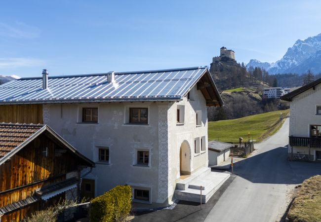 Ferienwohnung in Tarasp - Chasa Chaposch – Tradition trifft Komfort in einem exklusiv renovierten Engadinerhaus Ferienwohnung in Tarasp - Chasa Chaposch – Tradition trifft Komfort in einem exklusiv renovierten Engadinerhaus