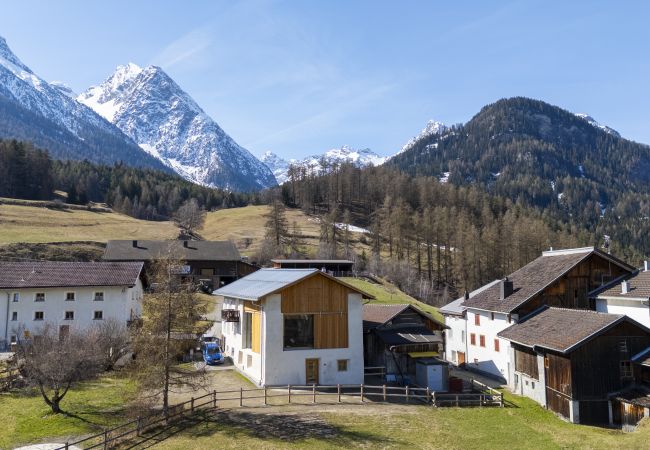 Ferienwohnung in Tarasp - Chasa Chaposch – Tradition trifft Komfort in einem exklusiv renovierten Engadinerhaus Ferienwohnung in Tarasp - Chasa Chaposch – Tradition trifft Komfort in einem exklusiv renovierten Engadinerhaus