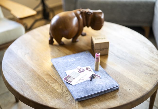Ferienwohnung in Scuol - Chasa Serras - Adrian: Ideal gelegene, gemütliche 3.5 Zimmerwohnung Ferienwohnung in Scuol - Chasa Serras - Adrian: Ideal gelegene, gemütliche 3.5 Zimmerwohnung