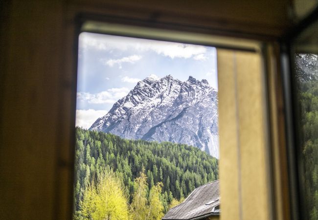 Ferienwohnung in Scuol - Chasa Serras - Adrian: Ideal gelegene, gemütliche 3.5 Zimmerwohnung Ferienwohnung in Scuol - Chasa Serras - Adrian: Ideal gelegene, gemütliche 3.5 Zimmerwohnung