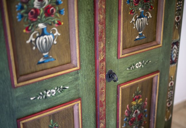 Ferienwohnung in Scuol - Chasa Serras - Adrian: Ideal gelegene, gemütliche 3.5 Zimmerwohnung Ferienwohnung in Scuol - Chasa Serras - Adrian: Ideal gelegene, gemütliche 3.5 Zimmerwohnung
