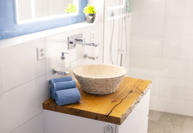 Ferienwohnung in Vulpera - Chasa Valbernard Stüvetta - Quivelda 4001: Hochwertige 3.5-Zimmerwohnung Ferienwohnung in Vulpera - Chasa Valbernard Stüvetta - Quivelda 4001: Hochwertige 3.5-Zimmerwohnung